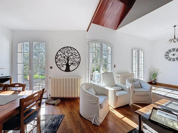 Maison à vendre 8 pièces (79) CHATILLON-SUR-THOUET - 219 m² hab 4 à 6 ch - terrain environ 2500 m²