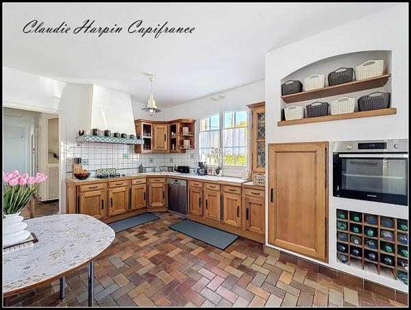 Maison à vendre 8 pièces (79) CHATILLON-SUR-THOUET - 219 m² hab 4 à 6 ch - terrain environ 2500 m²