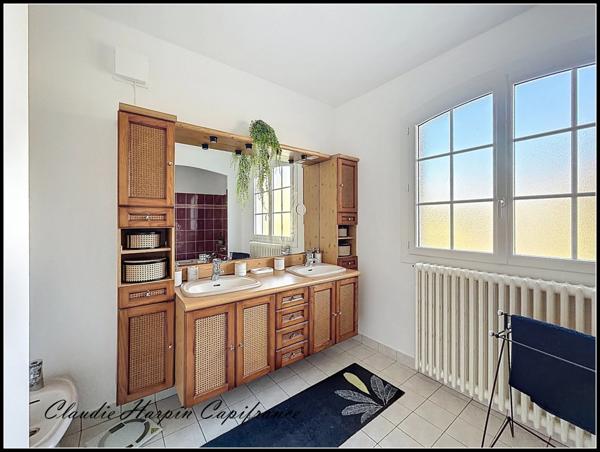 Maison à vendre 8 pièces (79) CHATILLON-SUR-THOUET - 219 m² hab 4 à 6 ch - terrain environ 2500 m²