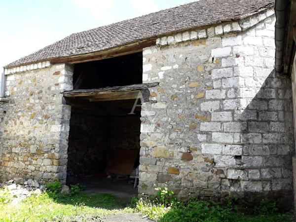 Immeuble Villeneuve La Guyard 6 pièce(s) 140 m2