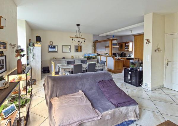 Immeuble mixte centre-bourg – murs commerciaux + logement