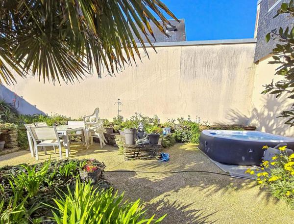 Immeuble mixte centre-bourg – murs commerciaux + logement