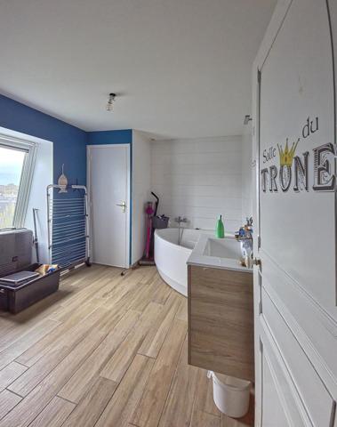 Immeuble mixte centre-bourg – murs commerciaux + logement