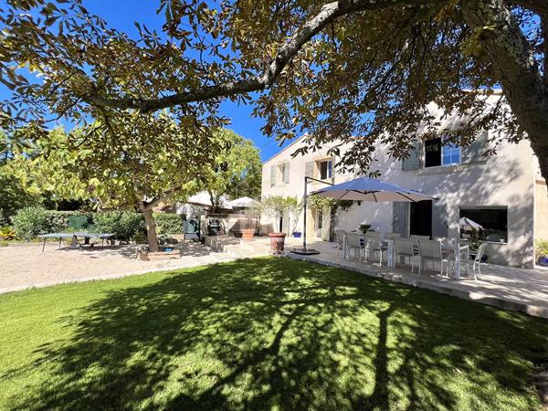 Exclusivité : Belle bâtisse au calme avec piscine secteur recherché SET CLUB/IBS