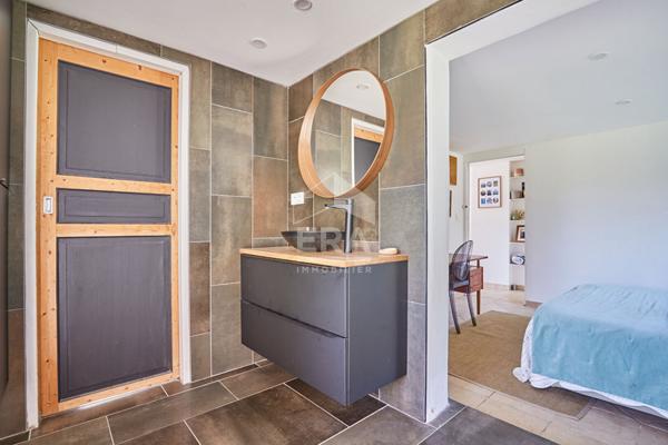 Exclusivité : Belle bâtisse au calme avec piscine secteur recherché SET CLUB/IBS