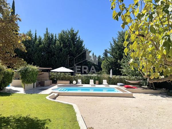 Exclusivité : Belle bâtisse au calme avec piscine secteur recherché SET CLUB/IBS