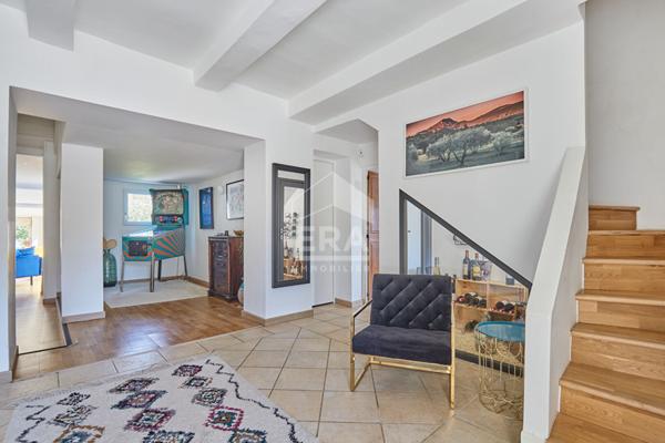 Exclusivité : Belle bâtisse au calme avec piscine secteur recherché SET CLUB/IBS