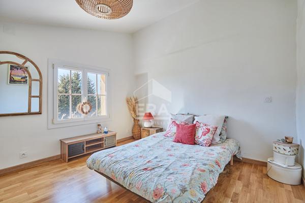 Exclusivité : Belle bâtisse au calme avec piscine secteur recherché SET CLUB/IBS