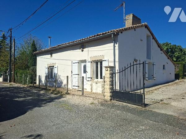 Maison de Plain Pied proche de RUFFEC