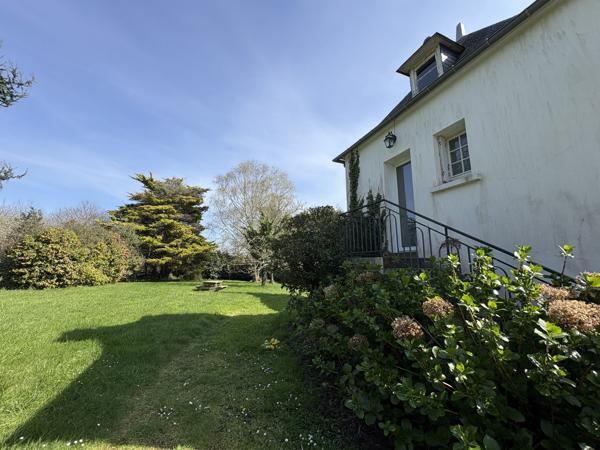 Concarneau- Plages à Vélo & Jardin Privatif Pour Cet Appartement A l’Esprit Vacances & Au Potentiel de 100m²