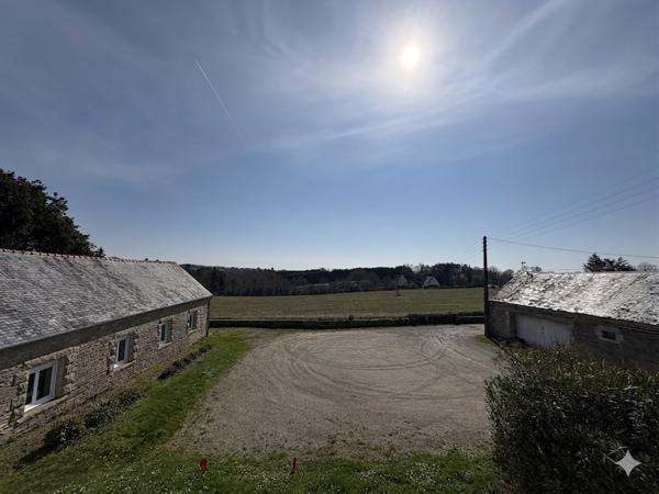 Concarneau- Plages à Vélo & Jardin Privatif Pour Cet Appartement A l’Esprit Vacances & Au Potentiel de 100m²
