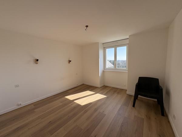 Concarneau- Plages à Vélo & Jardin Privatif Pour Cet Appartement A l’Esprit Vacances & Au Potentiel de 100m²