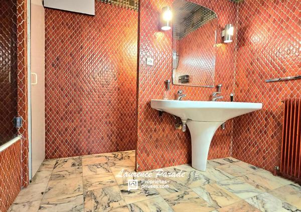 Maison d'architecte des années 70 ? volumes, lumière et potentiel au centre de Montpon-Ménestérol