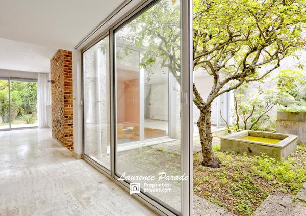 Maison d'architecte des années 70 ? volumes, lumière et potentiel au centre de Montpon-Ménestérol