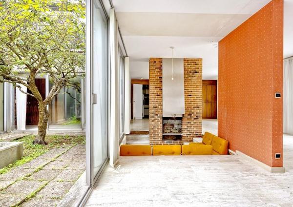 Maison d'architecte des années 70 ? volumes, lumière et potentiel au centre de Montpon-Ménestérol