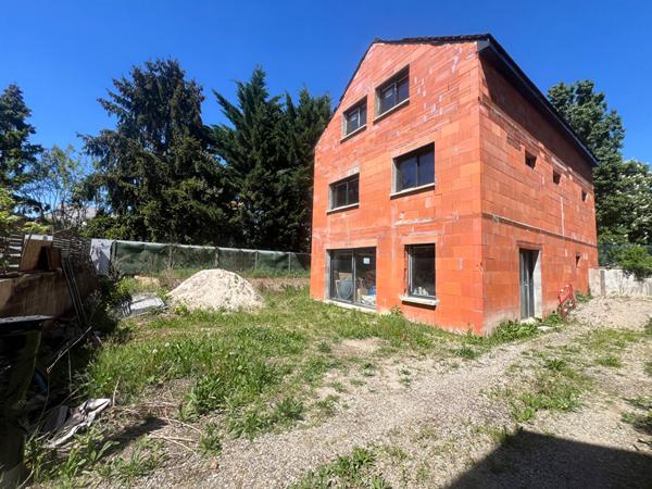 Maison familiale à fort potentiel non achevée, 157 m² habitables