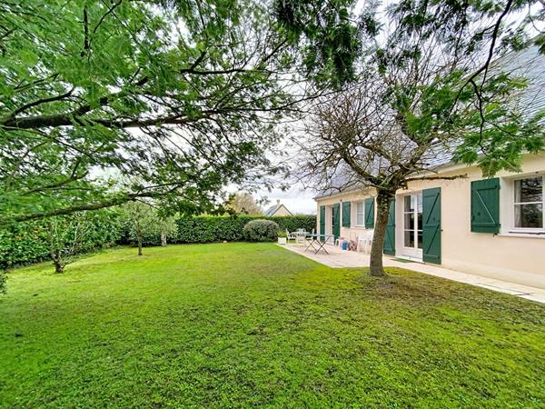 A vendre Angers Lac de Maine, environnement calme proche parc, lac de Maine et coulée verte, maison familiale plus de 150m² habitable,hall d'entrée, 4 chambres dont une suite parental avec dressing,double salon plus salle à manger, mezzanine, une salle de