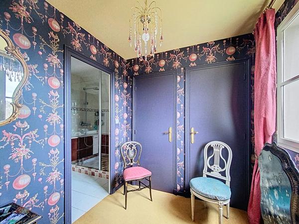 A vendre Angers Lac de Maine, environnement calme proche parc, lac de Maine et coulée verte, maison familiale plus de 150m² habitable,hall d'entrée, 4 chambres dont une suite parental avec dressing,double salon plus salle à manger, mezzanine, une salle de