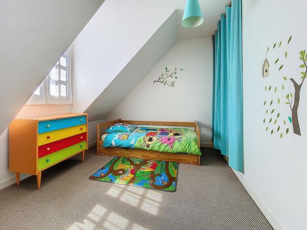 A vendre belle maison familiale avec vie de plain-pied et vue imprenable sur la campagne environnante.