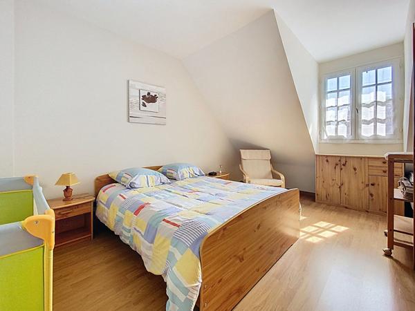 A vendre belle maison familiale avec vie de plain-pied et vue imprenable sur la campagne environnante.