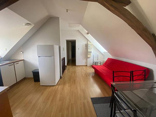 A Louer - APPARTEMENT NON MEUBLE - BECON LES GRANITS