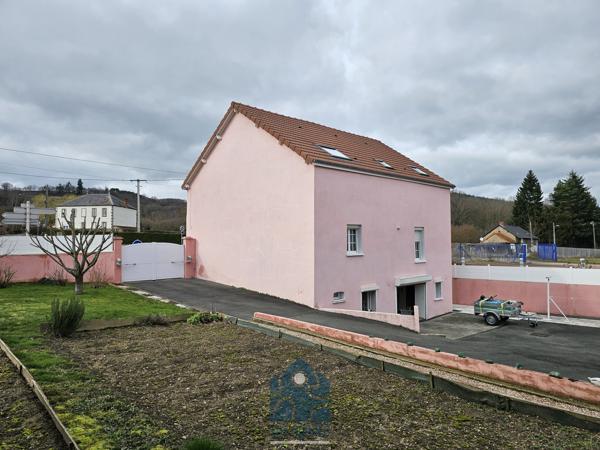 Maison 3 pièces avec garage, cour et grenier