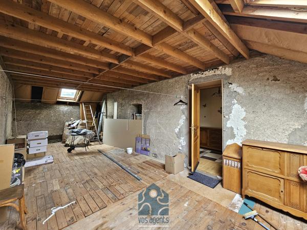 Maison 3 pièces avec garage, cour et grenier