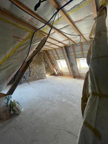Immeuble ancien divisé en 3 appartements en cours de restauration