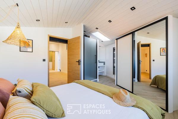 Ancienne épicerie devenue refuge de prestige près de la plage