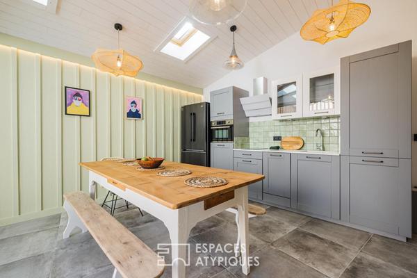 Ancienne épicerie devenue refuge de prestige près de la plage