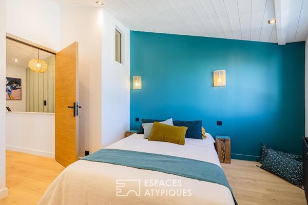 Ancienne épicerie devenue refuge de prestige près de la plage