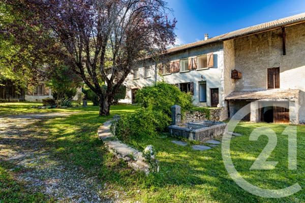 Maison à vendre  18 pièces - 349 m2 CLAIX - 38