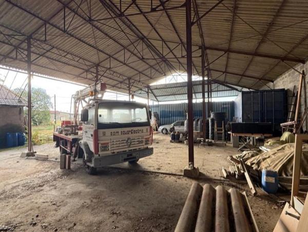 Dpt Hautes Pyrénées (65), à vendre HERES grand Hangar de 180 m², au calme