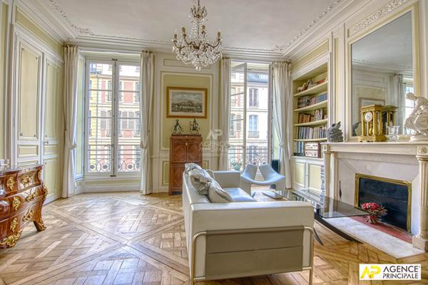 Versailles Saint-Louis Appartement 6 pièces 144.03 m² carrez situé au 2ème étage avec chambre de service, cave et parking en option €1 150 000 ** - Référence 27655