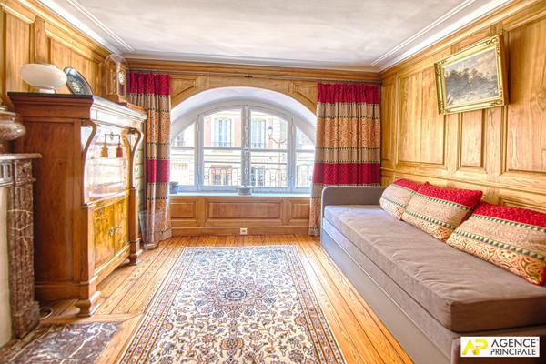 Versailles Saint-Louis Appartement 6 pièces 144.03 m² carrez situé au 2ème étage avec chambre de service, cave et parking en option €1 150 000 ** - Référence 27655