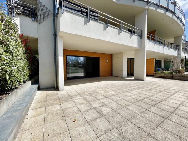 Divonne-les-Bains (01220) Appartement avec terrasse 2 chambres à Divonne-Les-Bains - Proximité centre