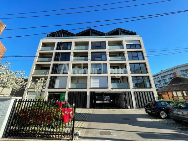 Bureaux à louer à La Madeleine - Espace lumineux et accessible avec parkings