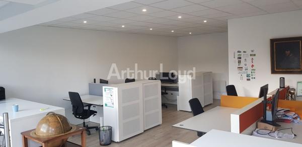 Bureaux à louer à La Madeleine - Espace lumineux et accessible avec parkings