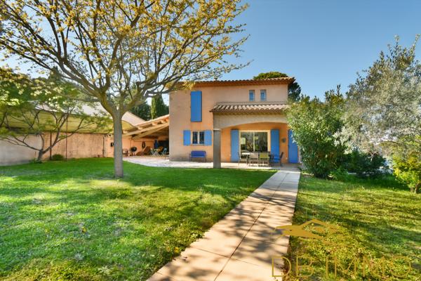 Maison familiale 168 m² avec piscine et grand jardin, à pied du centre de Châteauneuf-de-Gadagne