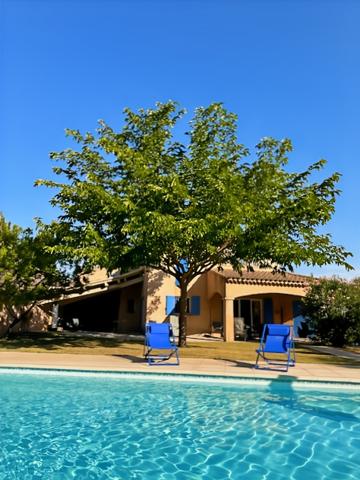 Maison familiale 168 m² avec piscine et grand jardin, à pied du centre de Châteauneuf-de-Gadagne