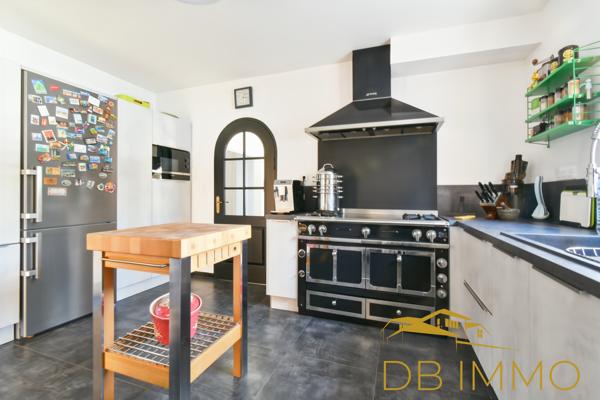 Maison familiale 168 m² avec piscine et grand jardin, à pied du centre de Châteauneuf-de-Gadagne