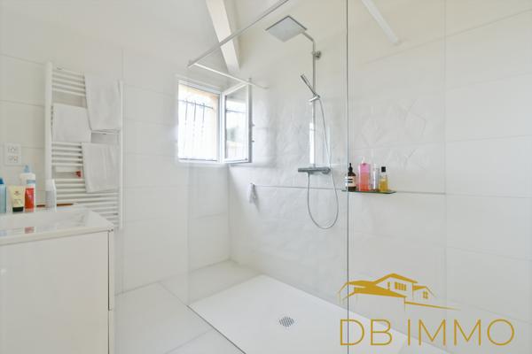 Maison familiale 168 m² avec piscine et grand jardin, à pied du centre de Châteauneuf-de-Gadagne