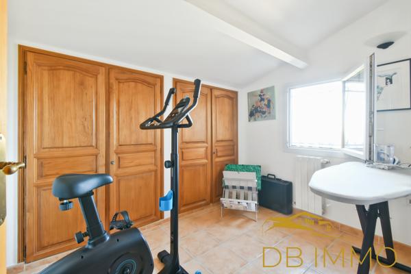 Maison familiale 168 m² avec piscine et grand jardin, à pied du centre de Châteauneuf-de-Gadagne