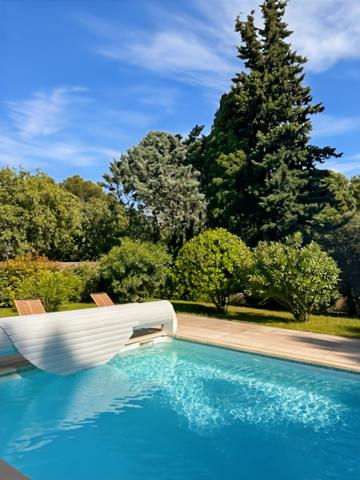 Maison familiale 168 m² avec piscine et grand jardin, à pied du centre de Châteauneuf-de-Gadagne