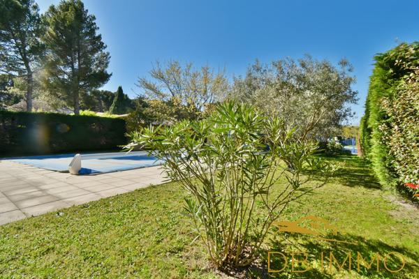 Maison familiale 168 m² avec piscine et grand jardin, à pied du centre de Châteauneuf-de-Gadagne