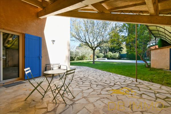 Maison familiale 168 m² avec piscine et grand jardin, à pied du centre de Châteauneuf-de-Gadagne