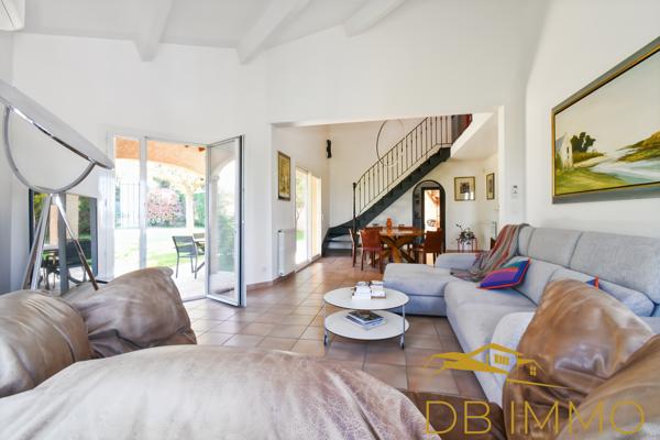 Maison familiale 168 m² avec piscine et grand jardin, à pied du centre de Châteauneuf-de-Gadagne