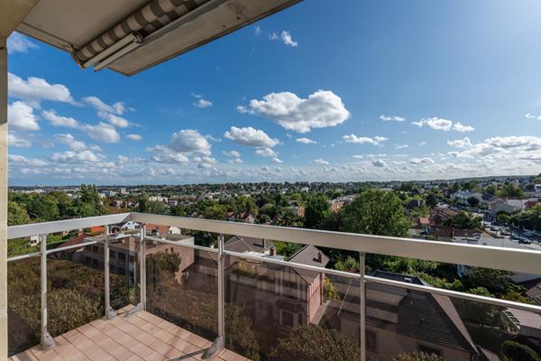 Dernier étage - 3 pièces en Parfait état avec terrasse