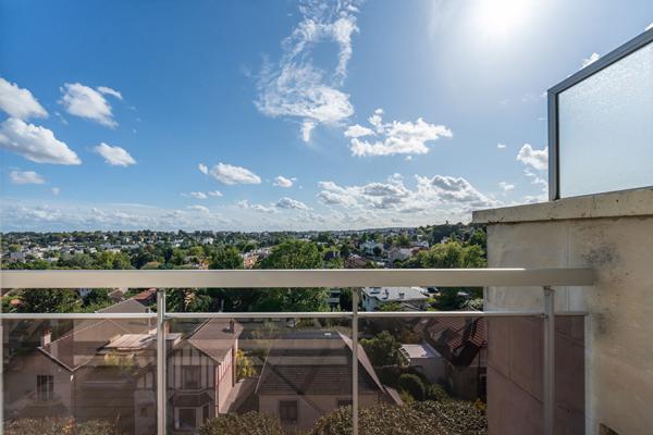 Dernier étage - 3 pièces en Parfait état avec terrasse