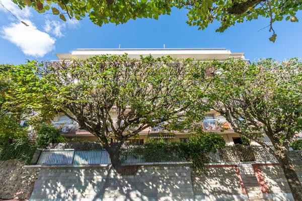 Dernier étage - 3 pièces en Parfait état avec terrasse